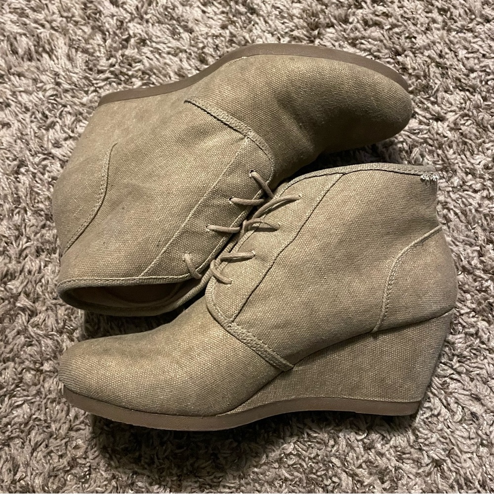 American Eagle Tan Wedges - Size 9